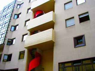 株式会社　丸和　百中社　丁寧な美装を心掛けています